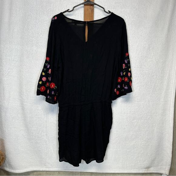 Umgee Black‎ 3/4 Bell Sleeve Floral Embroidered Romper Size M - Picture 4 of 10